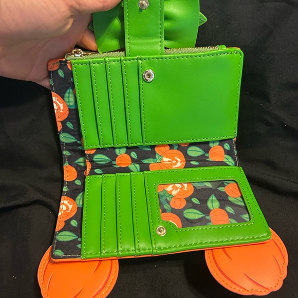 Disney Loungefly Halloween Minnie wallet - Picture 3 of 5